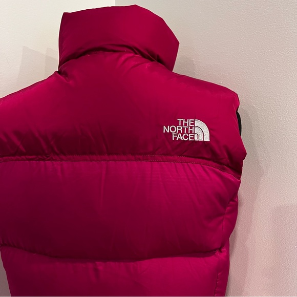 The North Face Nuptse 700 down Fuschia Puffer Vest medium - Picture 9 of 16